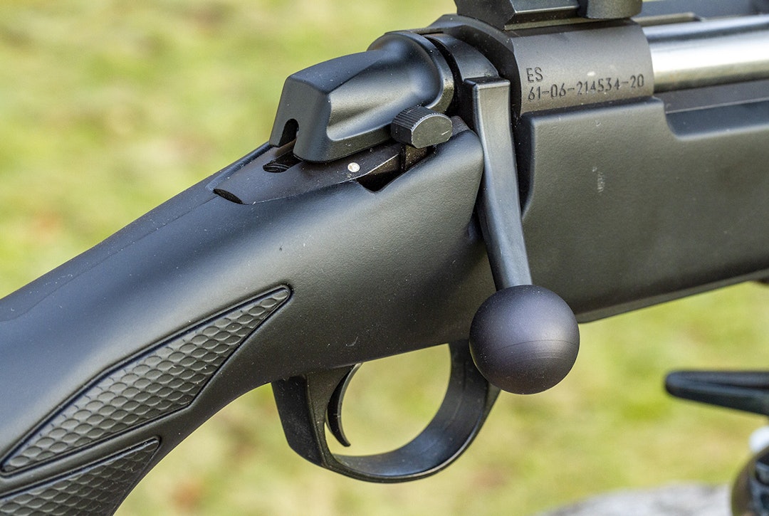 God boltgang: Bergara B 14 Sporter-modellen har vanlig, rund hevarmskule som byr på et godt grep. Nærbilde av boltgangen på bergara b 14 sporter