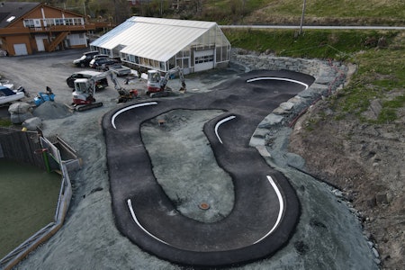 NY PUMPTRACK: Lundegrend i Tysnes kommune har fått en ny pumptrack, bygget av Rekkje Stiutvikling. Foto: Rekkje Stiutvikling pumptrack lunde tysnes