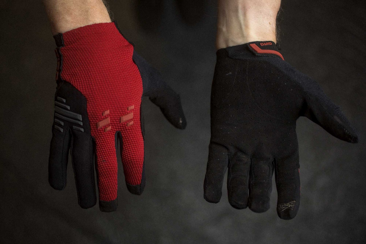BESKYTTER MER: Giro Havoc har ekstra beskyttelse på knokene. Foto: Kristoffer H. Kippernes Test av Giro Havoc hansker