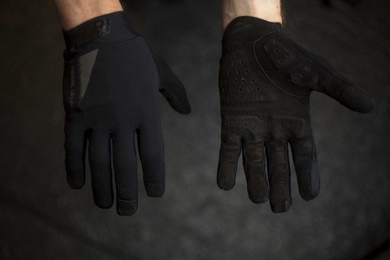 KLASSIKERE: Pearl Izumis gel-hansker har levert varene siden 90-tallet. Foto: Kristoffer H. Kippernes test av Pearl Izumi Elite Gel hansker