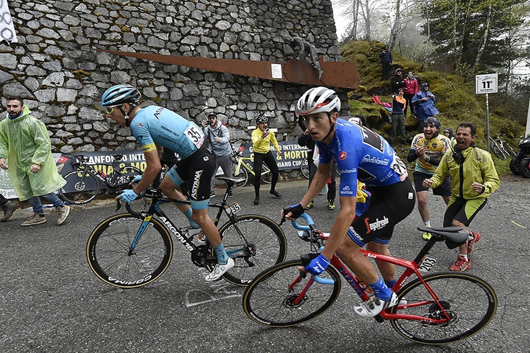 PRISVERDIG: Er du første syklist opp til Pantanis minnevegg i Mortirolo under Giro d'Italia, vinner du prisen «Cima Pantani». Foto: RCS Sport. 