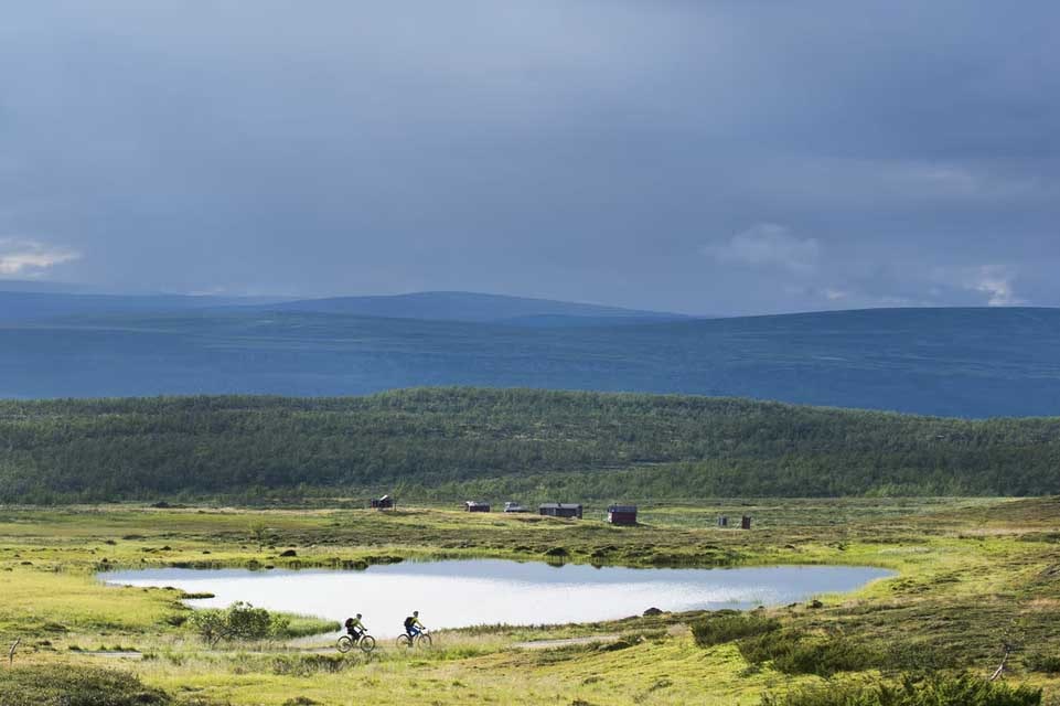 LEGENDARISK: Offroad Finnmark har oppnådd en høy status blant dem som vil sette sykkelferdighetene på prøve. "Light"-versjonen av rittet er på 150 kilometer. Foto: Sjur Melsås. offroad finnmark 2022