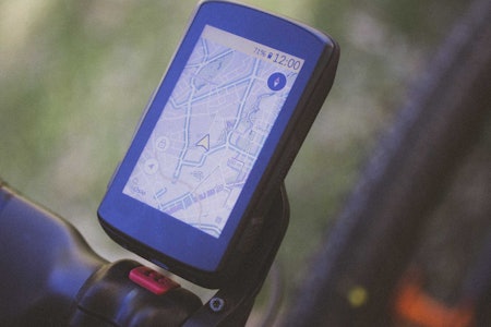 STADIG OPPDATERT: Hammerhead Karoo 2 får stadig nye funksjoner når den oppdateres. Kart-funksjonen er allerede best i klassen. Foto: Kristoffer H. Kippernes Test av Hammerhead Karoo 2