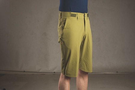 KLASSISK: Shortsen har et stilrent utseende. Foto: Kristoffer H. Kippernes.  norrøna skibotn sykkelshorts