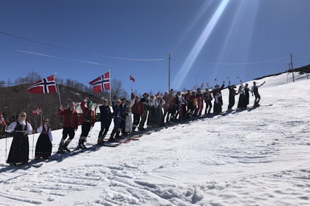 NASJONALDAGEN: Slik så det ut i Jølster skisenter på 17. mai. Foto: Knut Arild Flatjord Jølster skisenter.