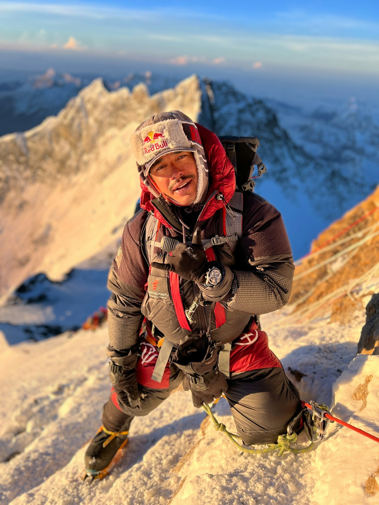 REKORDMANN: Nims Purja har gjort det igjen; I mai satte han to nye verdensrekorder i Himalaya. Foto: Pemba Sherpa