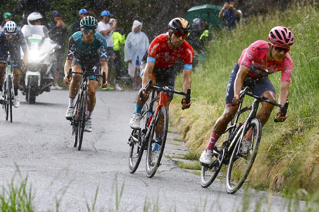 DE TRE STERKESTE: Richard Carapaz, Mikel Landa og Jai Hindley distanserte konkurrentene i siste klatring på 16. etappe av Giro d'Italia. Foto: Cor Vos