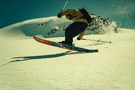 SURFER FJELLET: Christoffer Lange under Catski Invitational på Stryn Sommerski i mai. Foto: Christian Nerdrum SURFER FJELLET: Christoffer Lange under Catski Invitational på Stryn Sommerski i mai. Foto: Christian Nerdrum