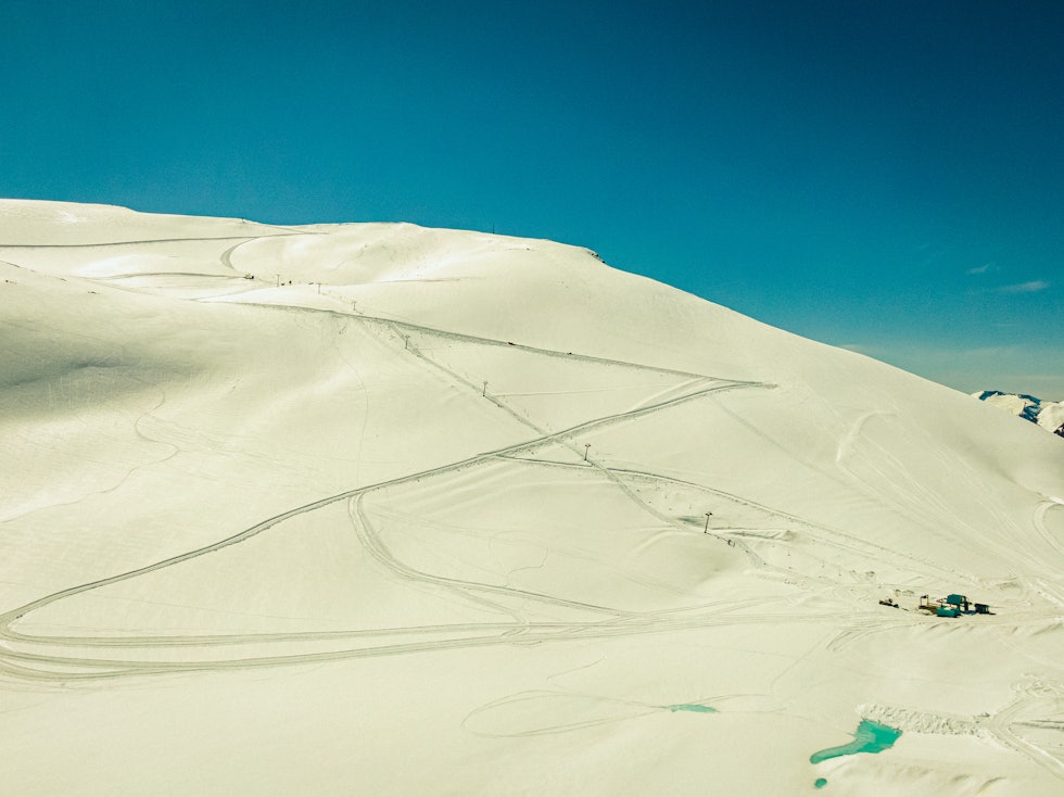 KLART FOR ÅPNING: Slik så det ut på Stryn sommerskisenter for halvannen uke siden. Foto: Christian Nerdrum
