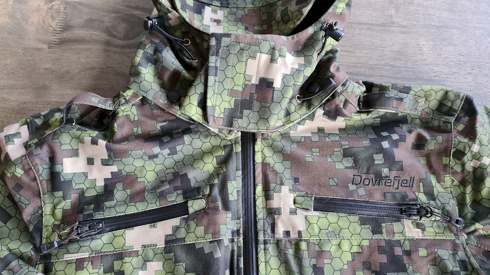Gode jaktdetaljer: Det skorter ikke på gode jaktdetaljer for Dovrefjell Hexagon, men passformen er ikke ideell. Dovrefjell Hexagon jaktdress til dame