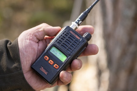 En håndfull lyd: Ikke la deg lure av det kompakte formatet:  Zodiac Waterproof Digital byr på det beste fra både digitalt og analogt samband.   En håndfull lyd: Ikke la deg lure av det kompakte formatet:  Zodiac Waterproof Digital byr på det beste fra både digitalt og analogt samband.