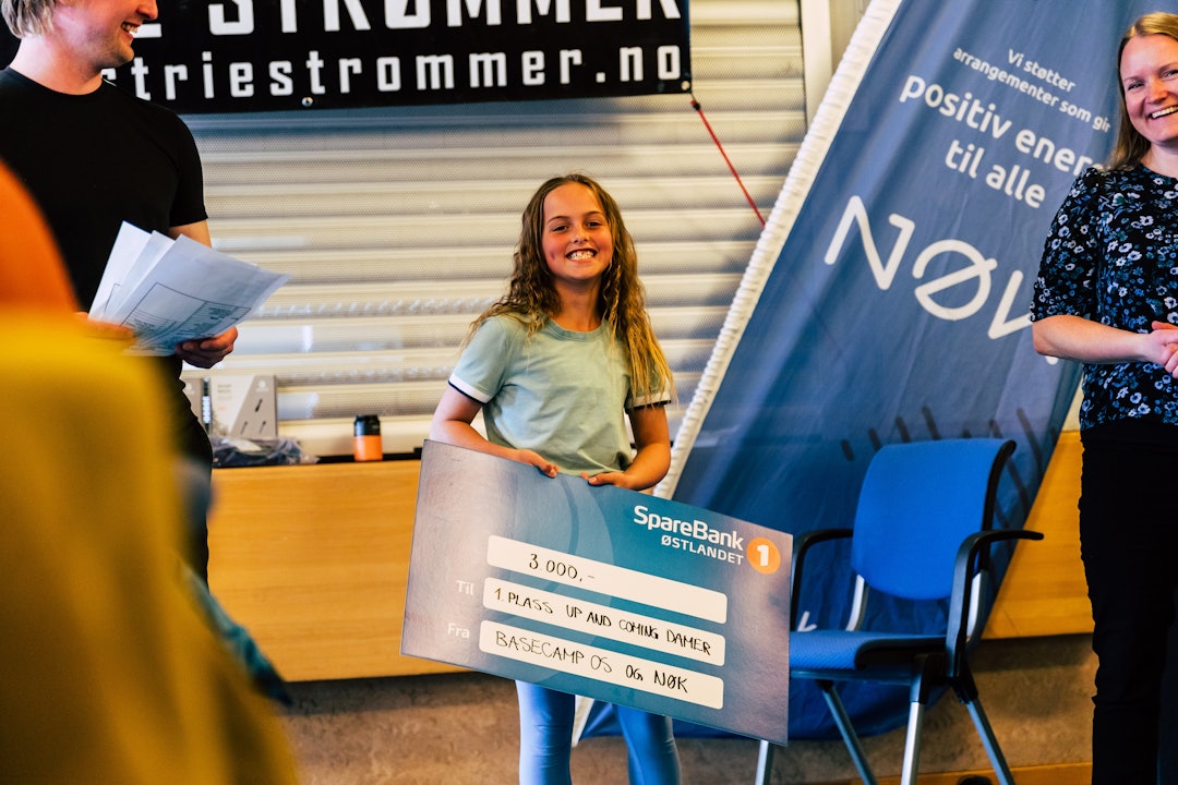 TALENT: Alica Pedersen (9) kan finansiere nokså mye snop etter å ha vunnet Up-and-coming-klassen i Nøra Open. Foto: Marthe Thoresen