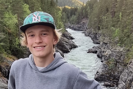 VMS YNGSTE: Ask Tidemann-Foldvik (14) fra Trondheim er egentlig alt for ung til å være med i VM i bratt elvepaldling, men har er så god at han fikk lov likevel. Foto: Anders Foldvik VMS YNGSTE: Ask Tidemann-Foldvik (14) fra Trondheim er egentlig alt for ung til å være med i VM i bratt elvepaldling, men har er så god at han fikk lov likevel. Foto: Anders Foldvik