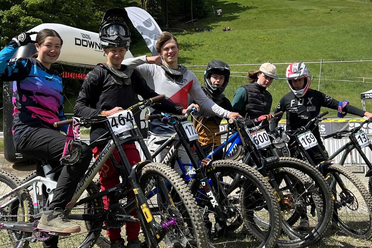 RASKE UNGDOMMER: Nellie Aabech (Bærum OCK), Fabian Helle (Drammen CK), Gabriel Kvålseth (Drammen CK), Storm Mitchell (Drammen CK), Elias Stubergh (Mysen IL). Foto: Henki Kvålseth. ixs cup downhill