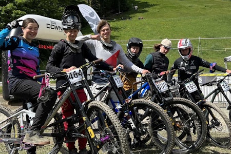 RASKE UNGDOMMER: Nellie Aabech (Bærum OCK), Fabian Helle (Drammen CK), Gabriel Kvålseth (Drammen CK), Storm Mitchell (Drammen CK), Elias Stubergh (Mysen IL). Foto: Henki Kvålseth. ixs cup downhill