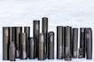 LYDDEMPER: A-Tec, Hausken, Svemko, Freyr & Devik, RCC og Schultz & Larsen er alle testet av JEGERs ekspertpanel. Vi kårer hvilken som er beste lyddemper 2022. 16 lyddempere plassert i snøen til testing