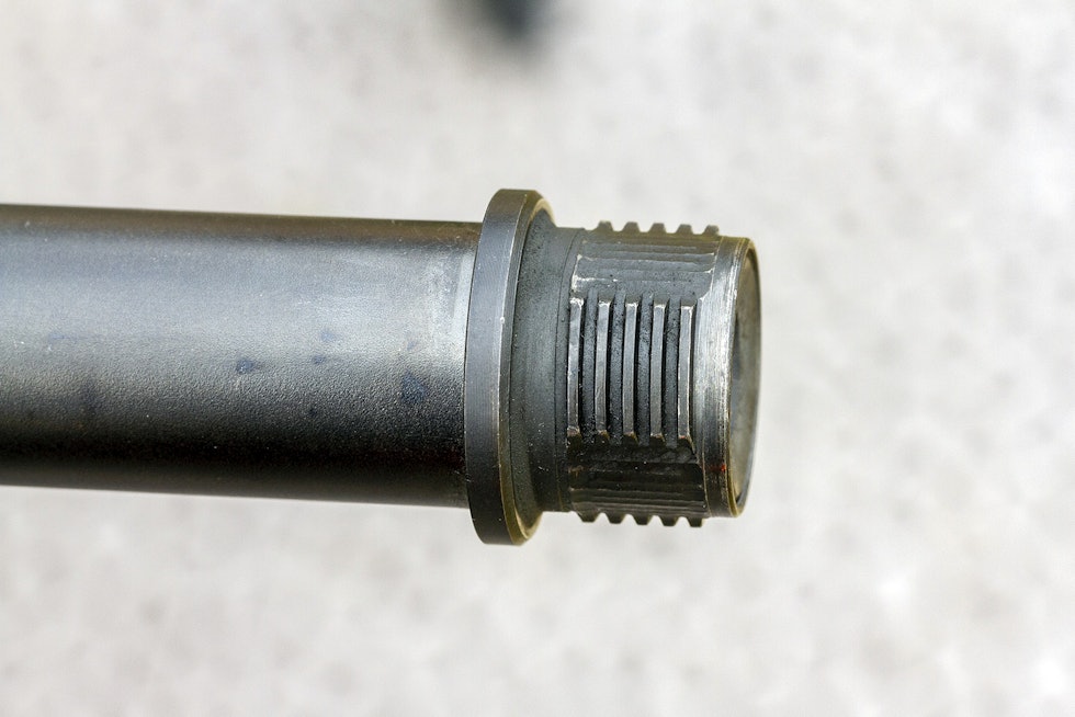 Hurtigkobling: A-lock Mini fra A-tec er en hurtigkobling som gjør at du tar av lyddemperen med et raskt 60 graders grep. Hurtigkobling: A-lock Mini fra A-tec er en hurtigkobling som gjør at du tar av lyddemperen med et raskt 60 graders grep.