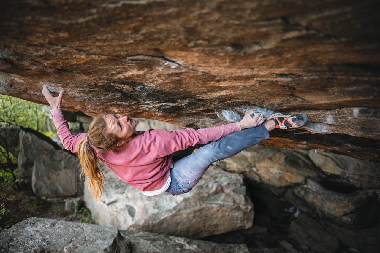 UENDELIGE MULIGHETER: Hanshelleren og Flatanger har et nærmest utømmelig lager av klatreruter, og er en av de største grunnene til at paret valgte å bosette seg der. Foto: Marco Zanone UENDELIGE MULIGHETER: Hanshelleren og Flatanger har et nærmest utømmelig lager av klatreruter, og er en av de største grunnene til at paret valgte å bosette seg der. Foto: Marco Zanone