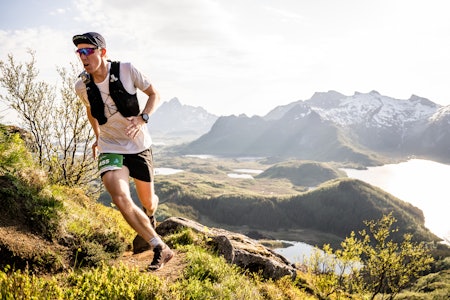 LØPING I LOFOTEN: Heldistansen strekker seg fra Kirkefjorden til Svolvær Torg. Foto: Ian Corless lofoten ultra trail