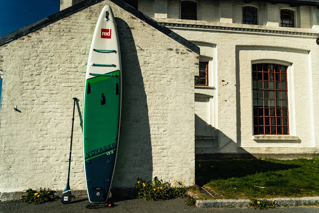 SOLID TURKAMMERAT: Red Paddle Co Voyager 13´2" - et komplett SUP-brett. Foto: Christian Nerdrum SOLID TURKAMMERAT: Red Paddle Co Voyager 13´2" - et komplett SUP-brett. Foto: Christian Nerdrum