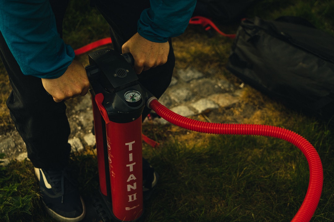 RØDSPRENG: Red Paddle Co sin Titan II er bare helt vill. Foto: Christian Nerdrum RØDSPRENG: Red Paddle Co sin Titan II er bare helt vill. Foto: Christian Nerdrum