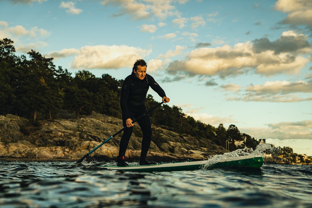 ROLIGERE I VANNET: Brett med lite gjenklang er rett og slett en bedre SUP. Foto: Christian Nerdrum ROLIGERE I VANNET: Brett med lite gjenklang er rett og slett en bedre SUP. Foto: Christian Nerdrum