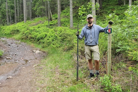 DUGNADSARBEID: Ivrige syklister har jobbet og stått på for å utbedre og skilte Maridalsrunden. Foto: Tord Bern Hansen. maridalsrunden skilt merking