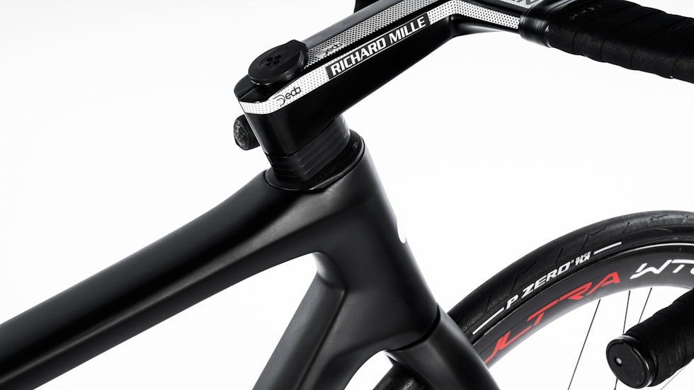 SUPERSPONSOR: Pogacar og UAE er sponset av klokkeprodusenten Richard Mille - hver klokke koster flere millioner kroner. Colnago Prototipo