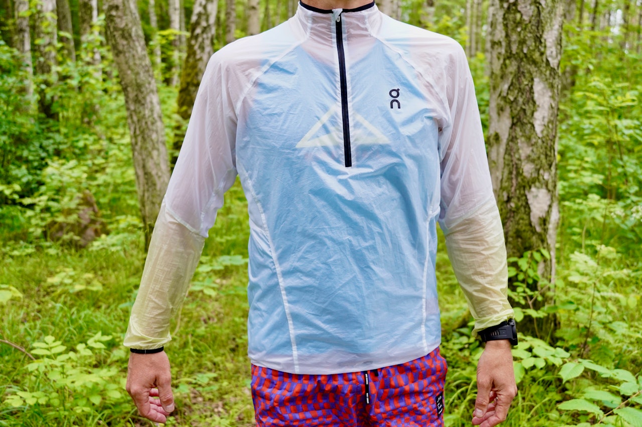 LETT OG TETT: On Zero er en superlett løpe-anorakk som får plass i shortslomma. Foto: Gunhild Aaslie Soldal  Test av On Zero løpejakke