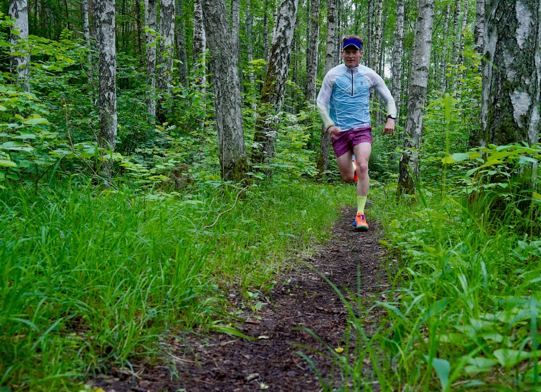 LETTLØPT: Du blir ikke tynget ned med 60 gram On-anorakk på overkroppen. Foto: Gunhild Aaslie Soldal  Test av On Zero løpejakke