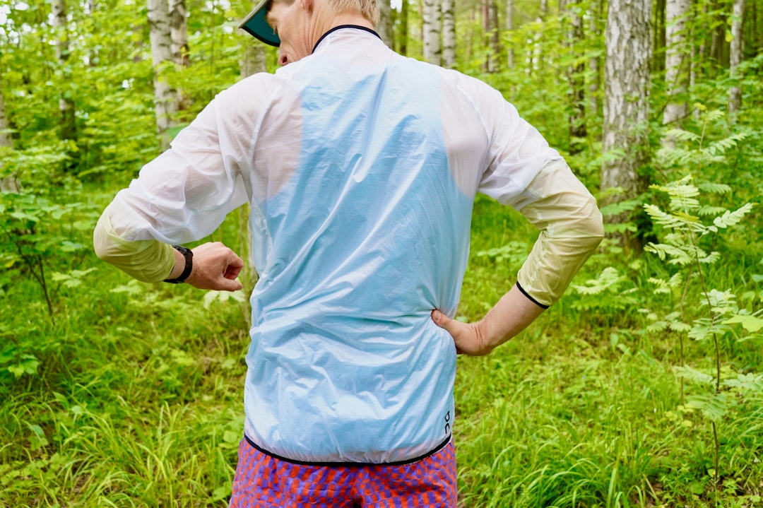 TIL RUMPA: Anorakken går ned til midt på rumpa. Foto: Gunhild Aaslie Soldal  Test av On Zero løpejakke