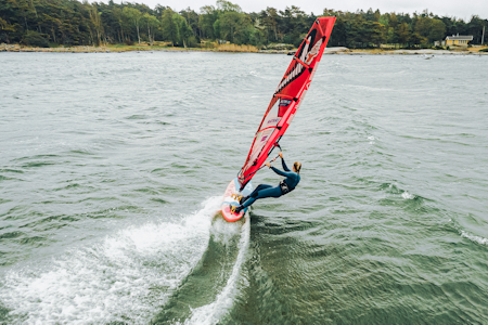 FOTSTROPPER: Veien videre som windsurfer går via fotstroppene. Også for Oda Johanne Stokstad Brødholt. Foto: Christian Nerdrum FOTSTROPPER: Veien videre som windsurfer går via fotstroppene. Også for Oda Johanne Stokstad Brødholt. Foto: Christian Nerdrum