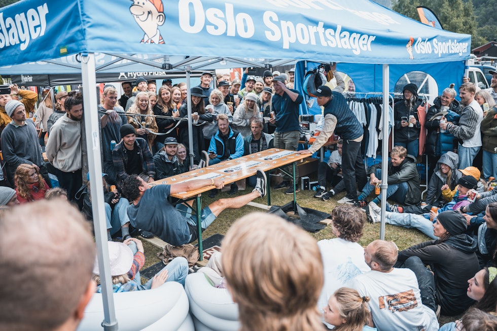 God kok på bordbuldrekonkurranse med Sportslageret! Foto: Simon Sjøkvist God kok på bordbuldrekonkurranse med Sportslageret! Foto: Simon Sjøkvist