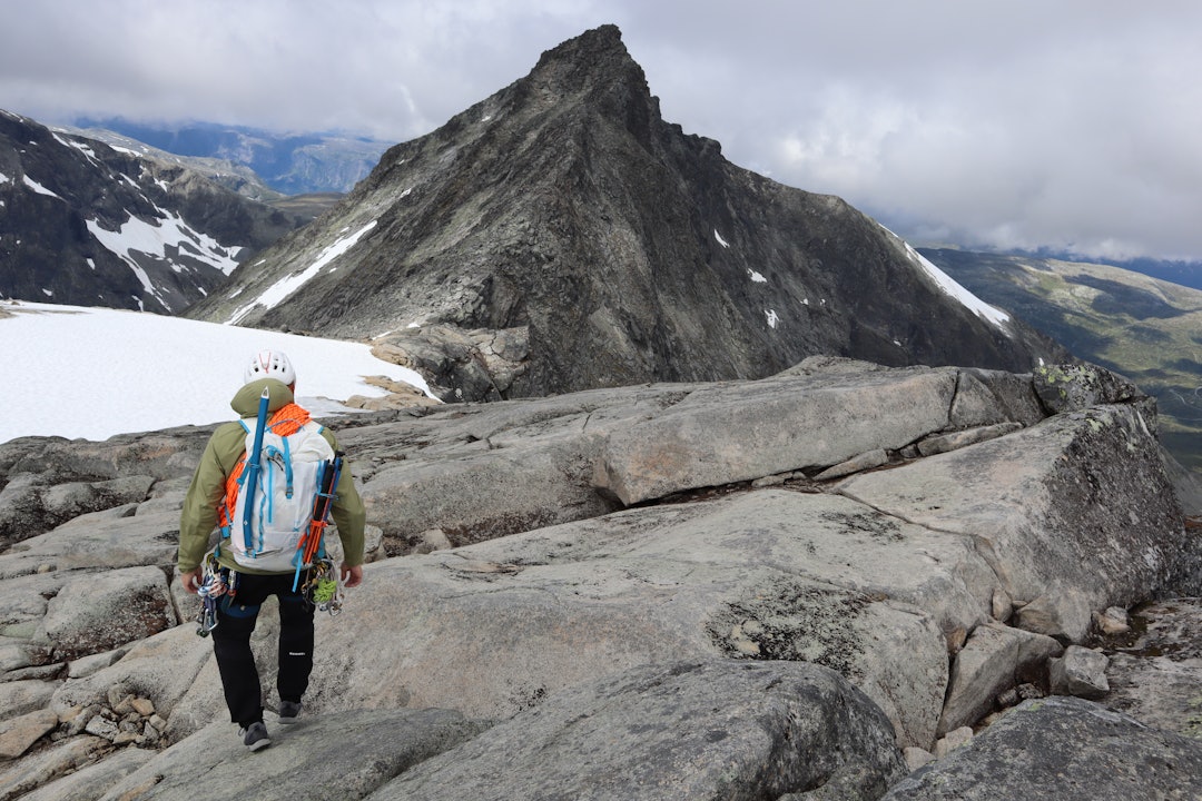 TINDEBESTIGNING: Mot toppen av Søre Dyrhaugstind i Hurrungane. Foto: Siv-Elin Skogen TINDEBESTIGNING: Mot toppen av Søre Dyrhaugstind i Hurrungane. Foto: Siv-Elin Skogen