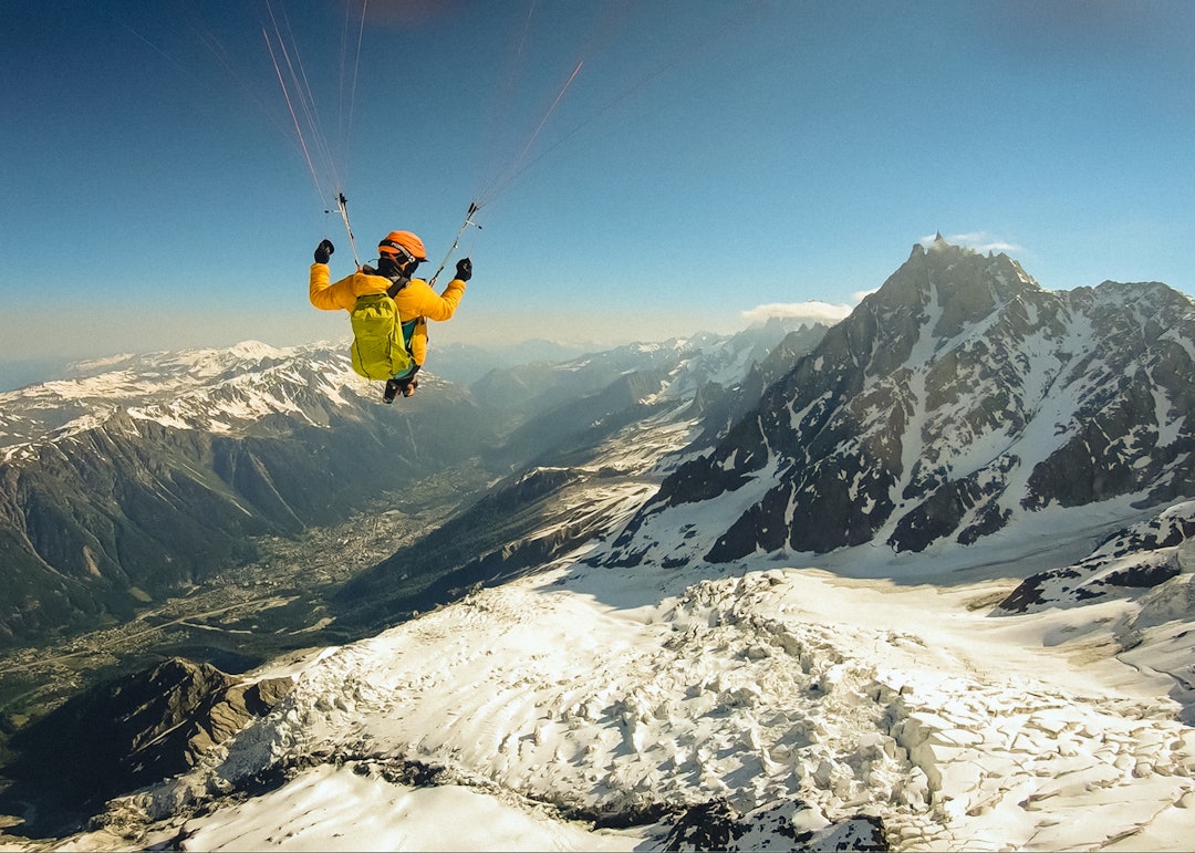 NED TIL CHAMONIX: Stian Hagen på vei ned til Chamonix i bunn av dalen. NED TIL CHAMONIX: Stian Hagen på vei ned til Chamonix i bunn av dalen.
