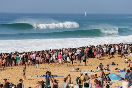EPISK BEACHBREAK: Klassisk beachbreak i Hossegor. Bølger i verdensklassen for verdens beste surfere under verdenscupen i Hossegor 2017. Foto: Laurent Masurel / WSL EPISK BEACHBREAK: Klassisk beachbreak i Hossegor. Bølger i verdensklassen for verdens beste surfere under verdenscupen i Hossegor 2017. Foto: Laurent Masurel / WSL