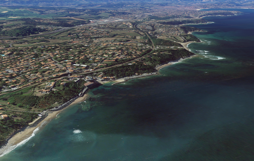 DEN BALKISKE KYST: Mange av spottene holder store bølger, som Les Alcyons. Skjermbilde: Google Maps
