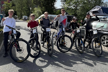 UTFORTALENTET: Fra venstre: Amund Groven, Sivert Groven, William Stubergh, Gabriel Kvålseth, Nicolay Haglev og Elias Stubergh under helgens IXS Downhill Cup. Foto: Privat UTFORTALENTET: Fra venstre: Amund Groven, Sivert Groven, William Stubergh, Gabriel Kvålseth, Nicolay Haglev og Elias Stubergh under helgens IXS Downhill Cup. Foto: Privat
