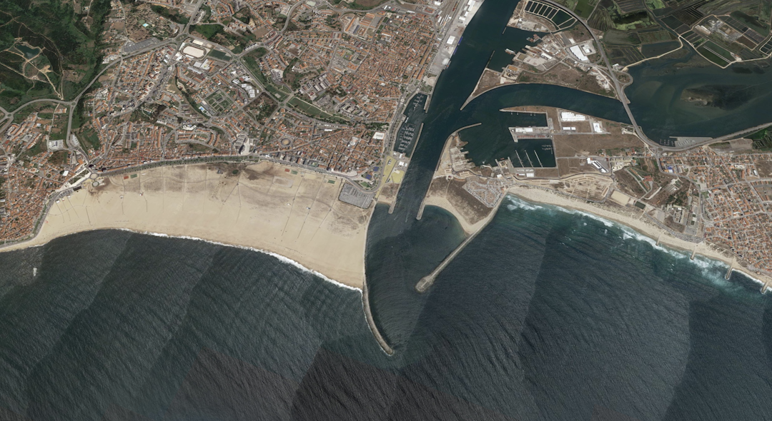 FIGUEIRA: Det er ikke veldig kjent at Figueira de Foz kan varte opp med en av Europas lengste høyrebølger. Skjermdump: Google maps