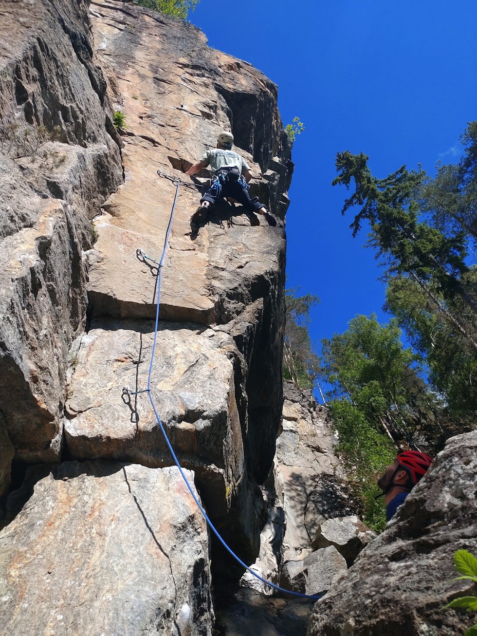KREVENDE: Klatreopptaket setter krav til klatring på grad fem og seks, på blikk og både til fjells og på crag. Foto: Nortind