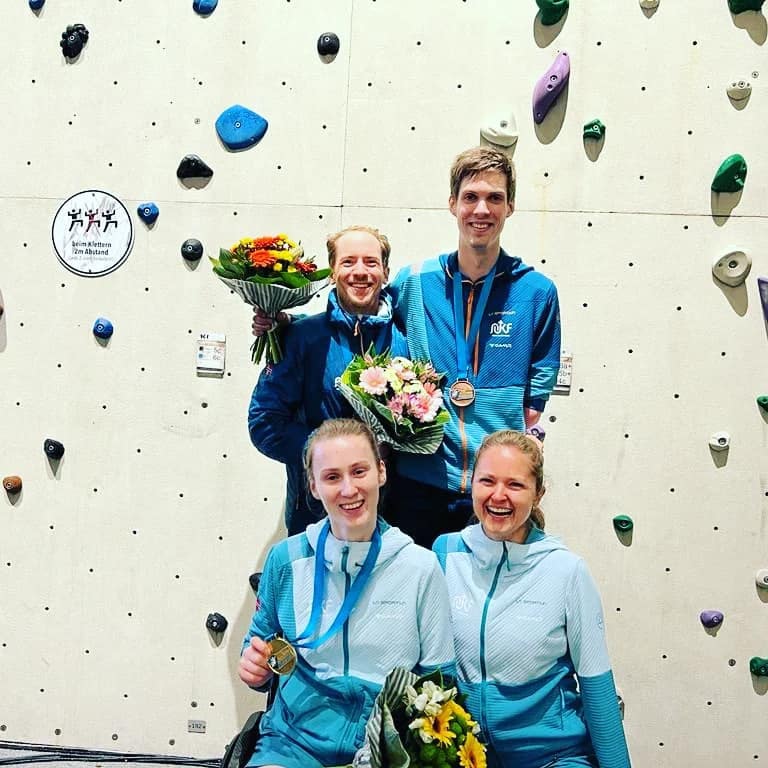 IMPONERTE: Hele fire norske klatrere nådde finalen i verdenscuprunde i paraklatring i Innsbruck denne uka. Tre tok medalje, og Dina Eivik (foran til venstre) gikk helt til topps. Foto: NKF