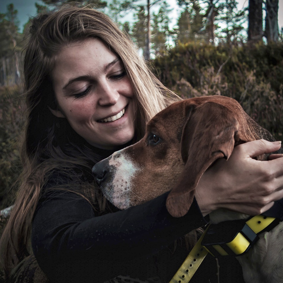 Hund er best: De siste årene har det likevel blitt stadig mer fokus på jakt med hund. @Fjellpiken Elisabeth Kristin Målvatn med en jakthund.