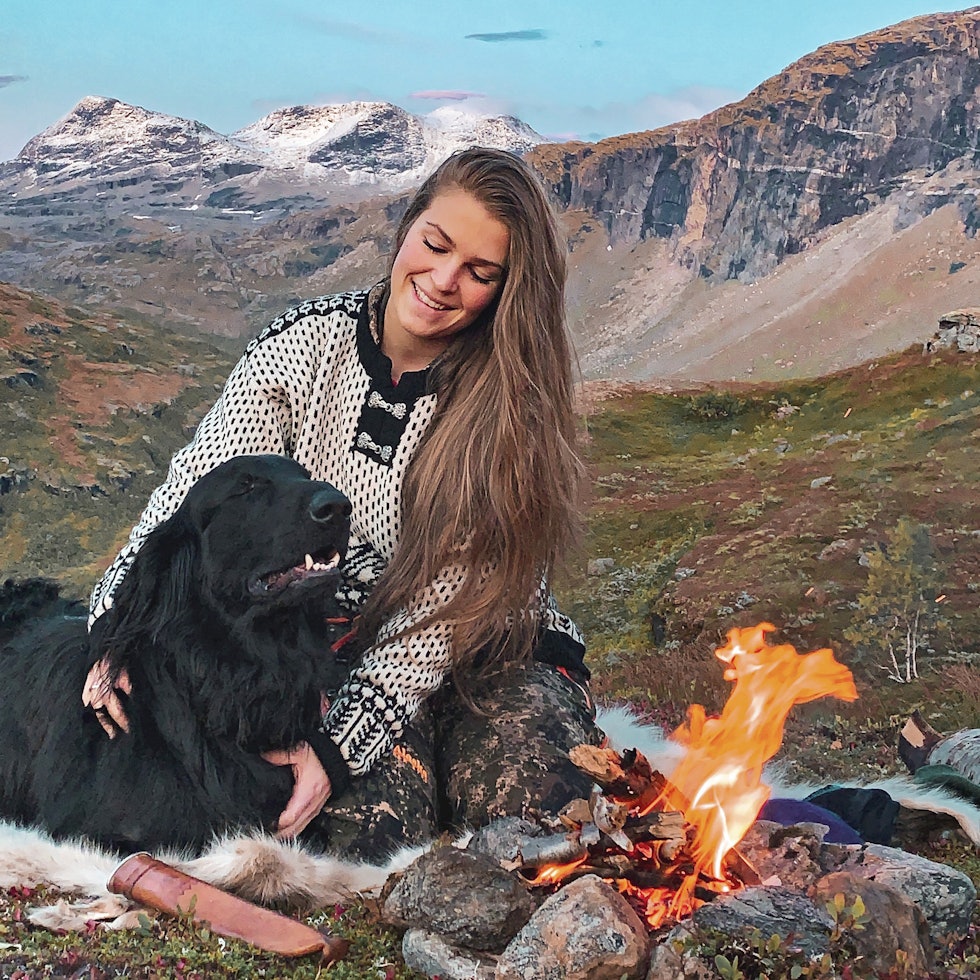 Fjell i blodet: Med Okstindan rett i nabolaget og en far som har drevet fjellgården Målvatn, har Elisabeth vokst opp tett på naturen. Fjell i blodet: Med Okstindan rett i nabolaget og en far som har drevet fjellgården Målvatn, har Elisabeth vokst opp tett på naturen.