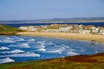 BRITISK KLASSE: Porthmeor Beach i St. Ives er blant mange populære surfestrender i Cornwall. Foto: Robert Harding 