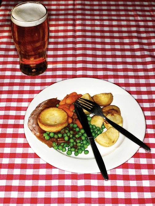 ROAST DINNER: Ikke alle er like begeistret for det britiske kostholdet, men ølet kjenner ingen landegrenser. 