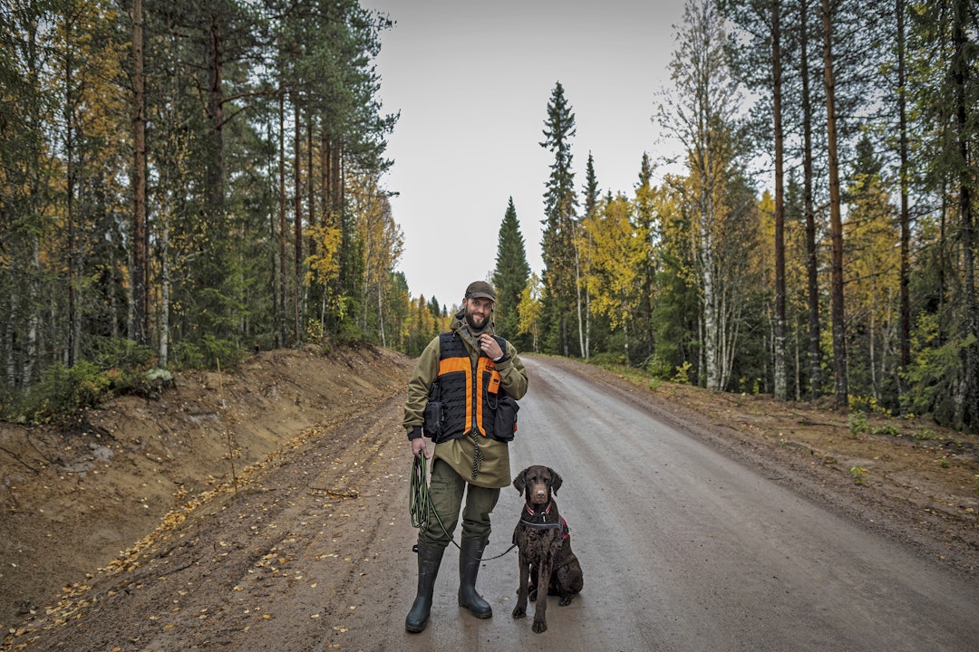 Retriever på sporet: Jeg hørte med erfarne bandhundjegere og valgte en line på 4–5 meter da egen hund skulle debutere på elgjakt. Retriever på sporet: Jeg hørte med erfarne bandhundjegere og valgte en line på 4–5 meter da egen hund skulle debutere på elgjakt.