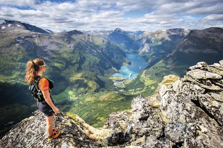 STEIKE TA: Vinsåshornet leverer storslått panorama-utsikt over Geirangerfjorden. STEIKE TA: Vinsåshornet leverer storslått panorama-utsikt over Geirangerfjorden.