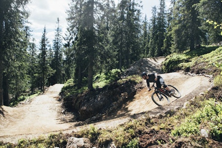 MER FLYT: Twister og Flowstar er to nye heisbaserte sykkelstier i Trysil Bike Arena. Terrengsykkel fikk bli med på eksklusiv prøvesykling. Foto: Kristoffer H. Kippernes.  sykling trysil