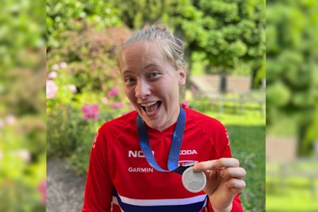 MOT NYE MEDALJER: Kine Haugom går fra å holde på som privat satsende, til å bli signert av et profflag. Foto: Privat kine haugom utfor em sølv