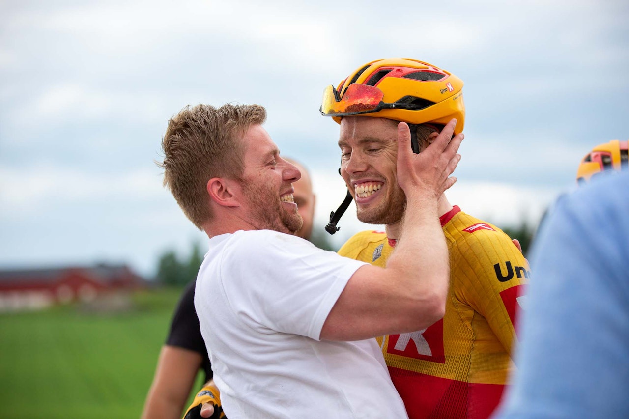 SJEFEN: Sjef i Uno-X Pro Cycling, Jens Haugland, kunne endelig juble for Uno-X-seier på NM-fellesstart. Foto: Elisabeth Almhjell